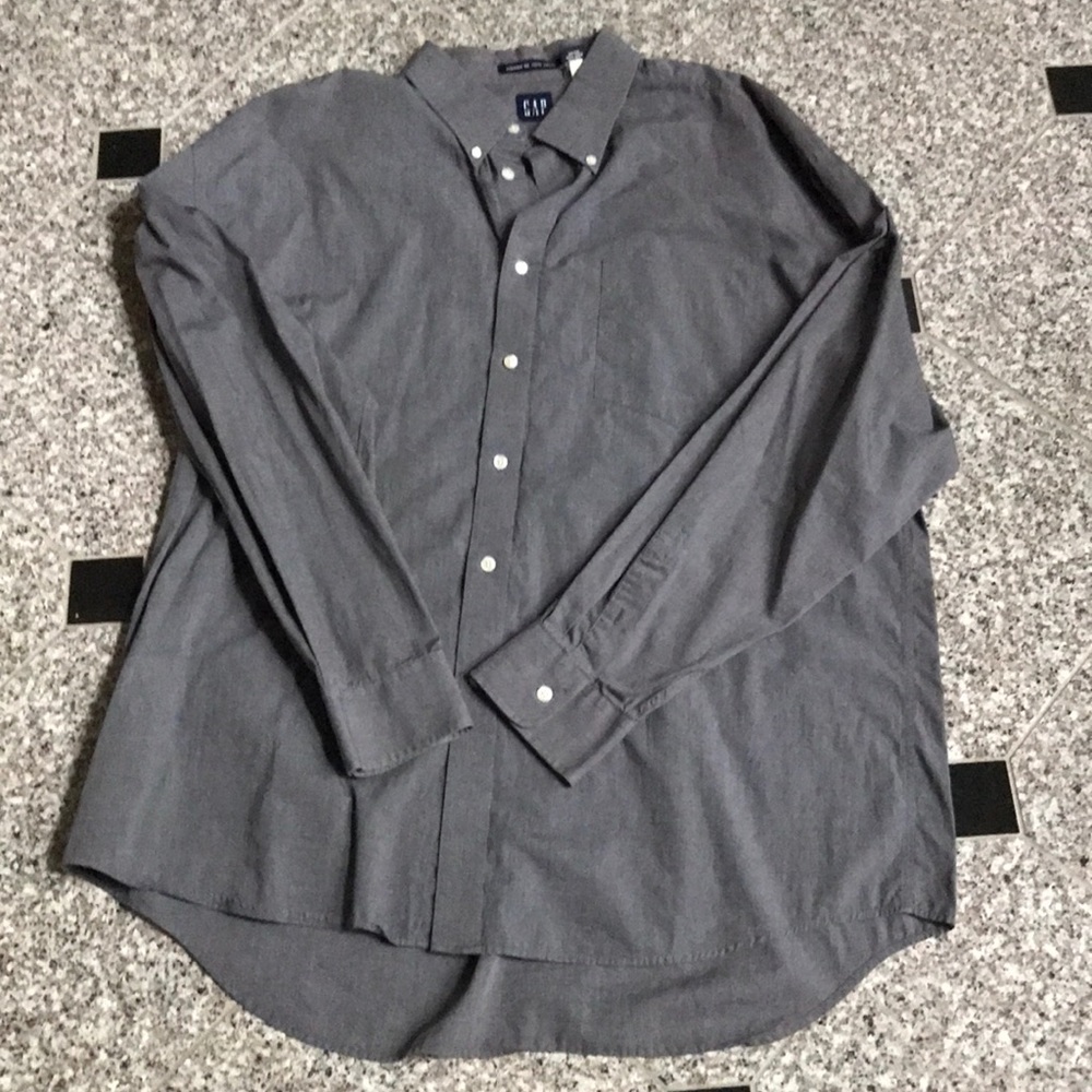 Gap Factory Men’s Gray Button Down Shirt!
